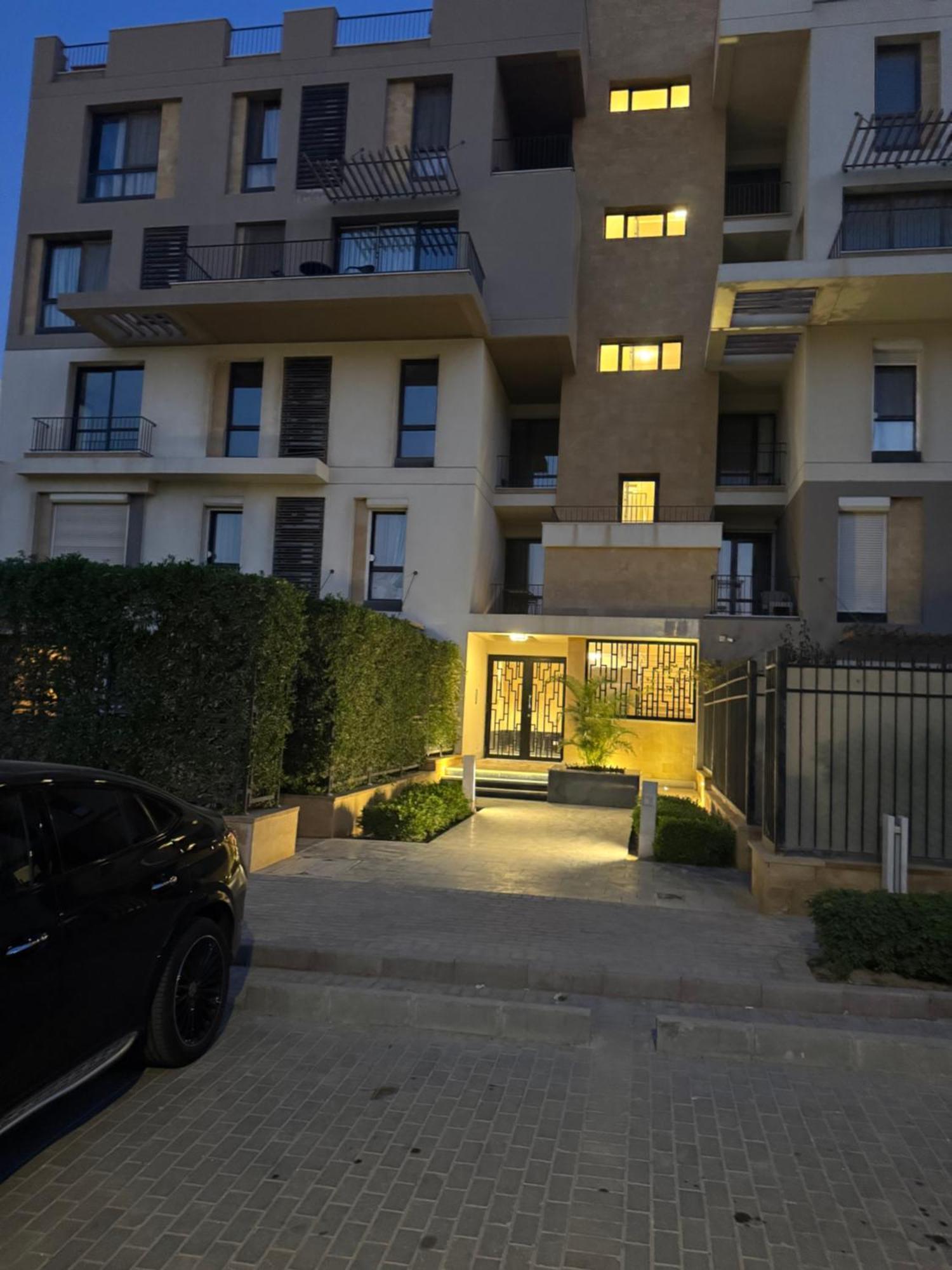 2 Beds Unique On East Town Compund - Sodic - New - * Caïro