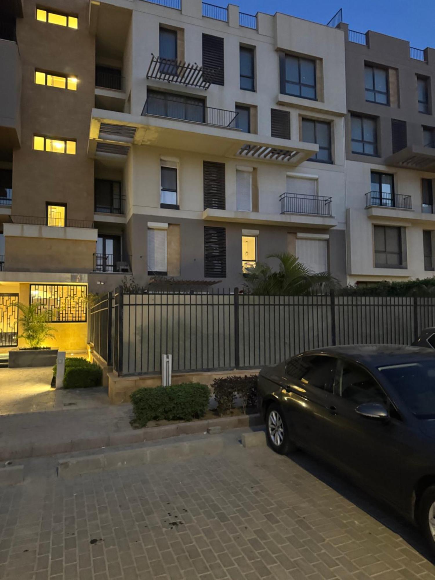 Appartement 2 Beds Unique On East Town Compund - Sodic - New - *